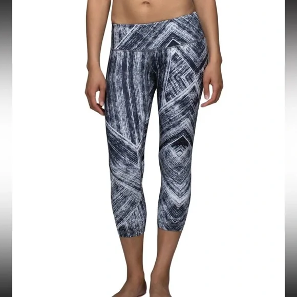 Lululemon Wunder Under Crop II *Full-On Luon in Heat Wave White Black ~ Size 6 - Picture 2 of 9